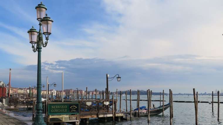 ベネチアの港